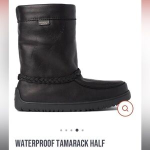 Waterproof tamarack half mukluks (size 7)